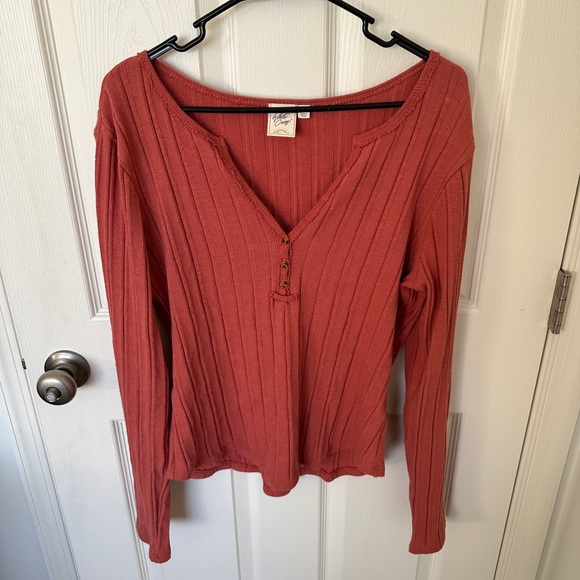 NWOT White Crow - Burnt Orange Henley Top - Picture 4 of 5